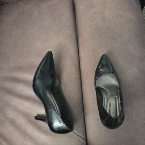 comfort plus by Predictions Black Patent Pointed Toe Pump Heels
